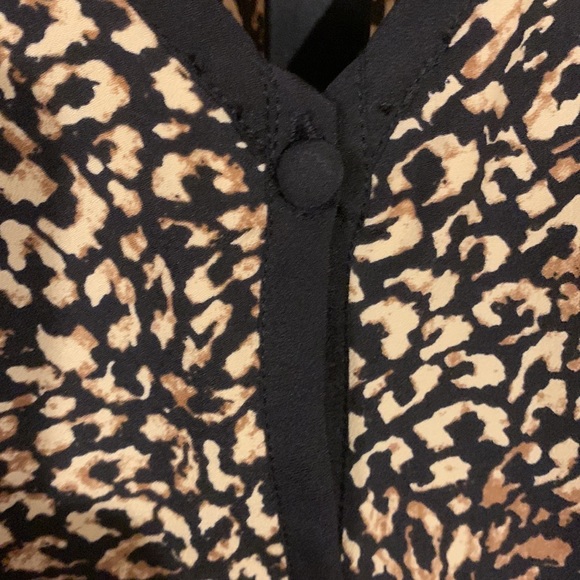 Sleeveless leopard print blouse with black trim size small - Picture 12 of 14